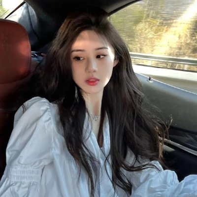 院子里的女人